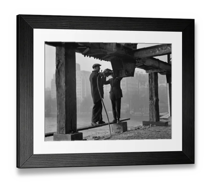 Framed Print : Demolition of Waterloo Bridge CXP01_01_094 Framed Print : Demolition of Waterloo Bridge CXP01_01_094