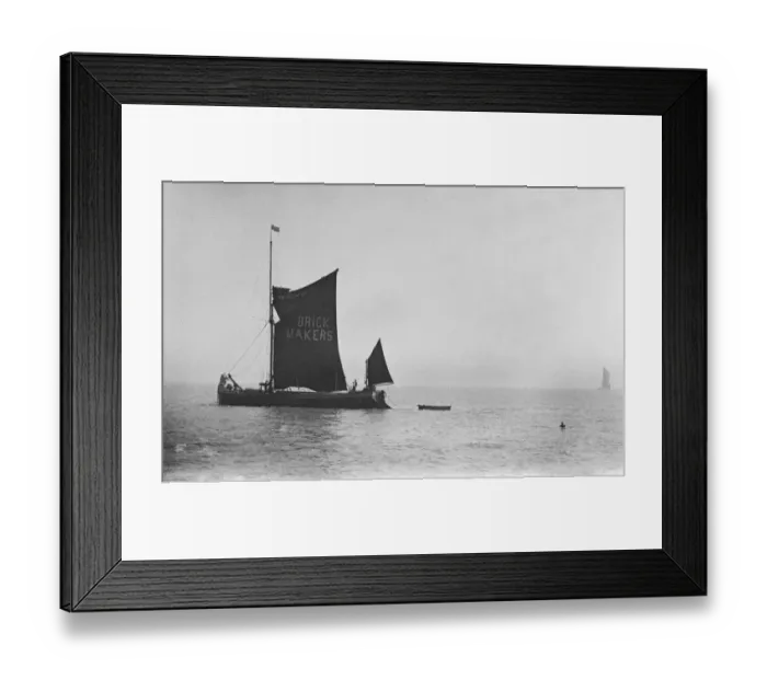 Framed Print : Thames barge CXP01_01_109