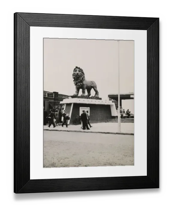 Framed Print : South Bank Lion JRU01_01_129 Framed Print : South Bank Lion JRU01_01_129