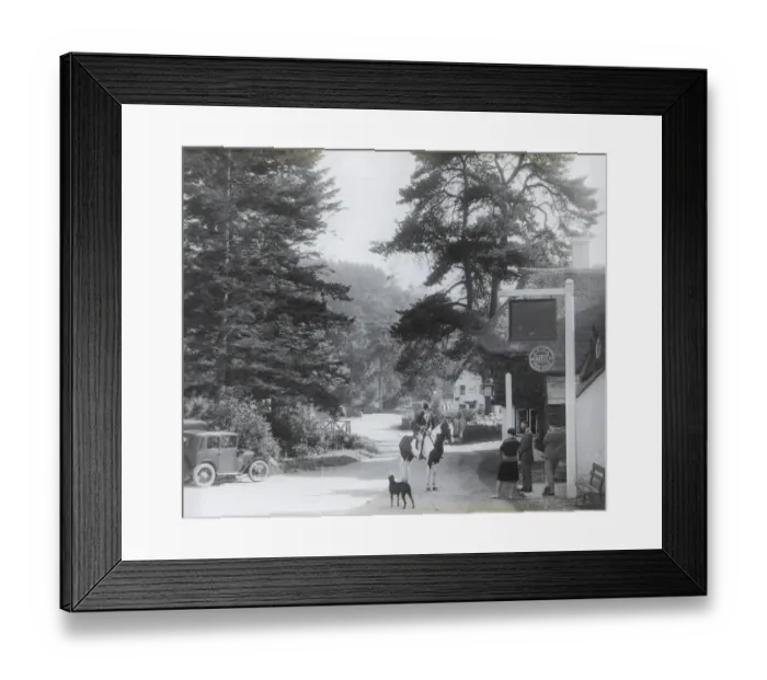 Framed Print : Stopping at the Inn MOT01_01_50