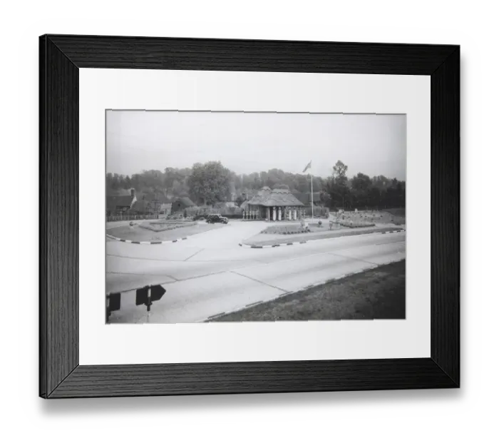 Framed Print : Petrol Station MOT01_01_01 Framed Print : Petrol Station MOT01_01_01