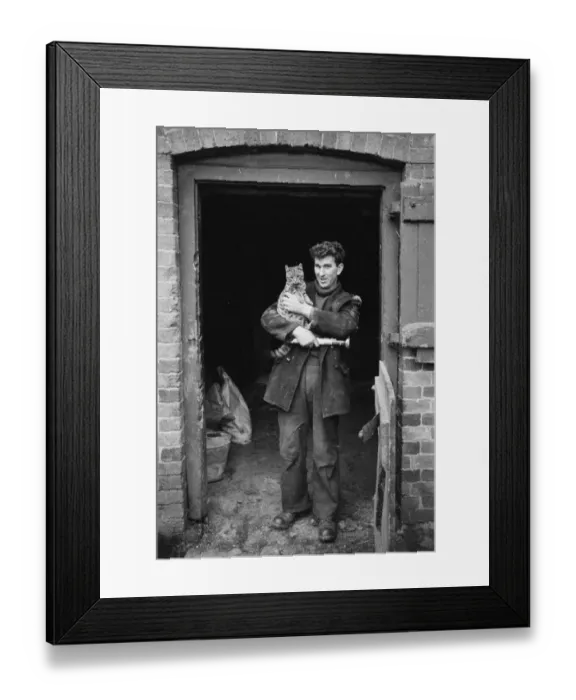 Framed Print : Miller and cat WAI01_04_015_64_07