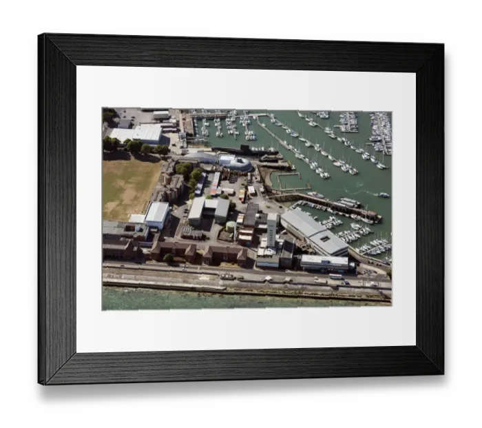 Framed Print : HMS Dolphin 33563_031
