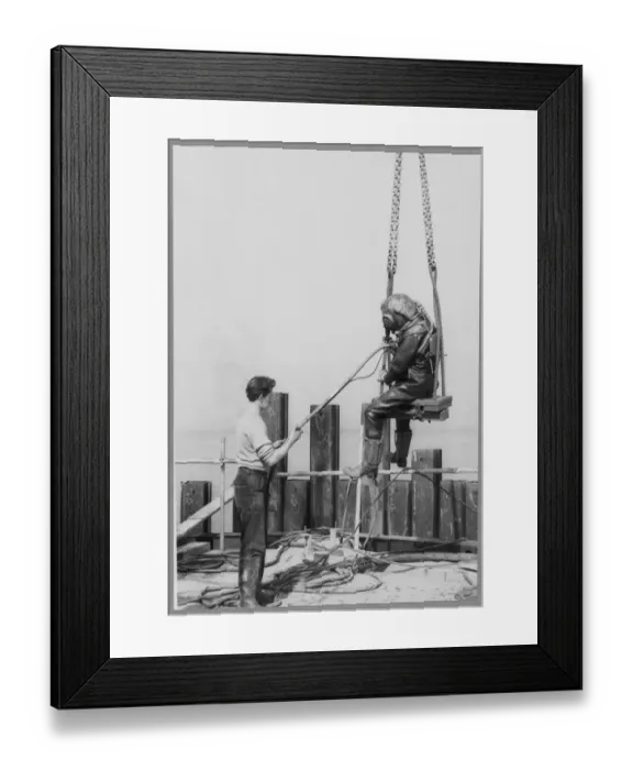 Framed Print : Diver JLP01_01_083_22