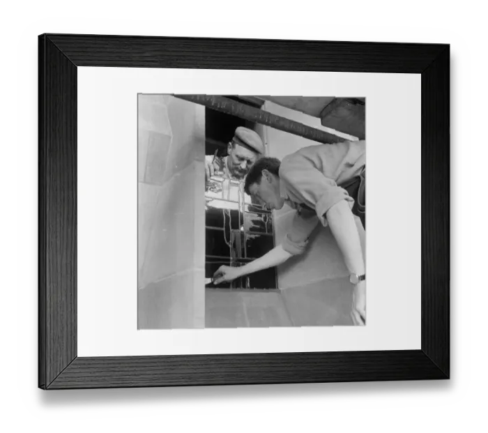 Framed Print : Fitting windows JLP01_08_060323