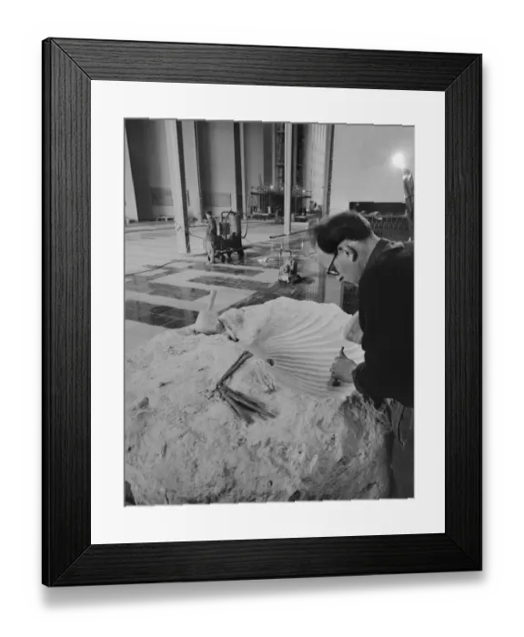 Framed Print : Sculpting the font JLP01_08_062033