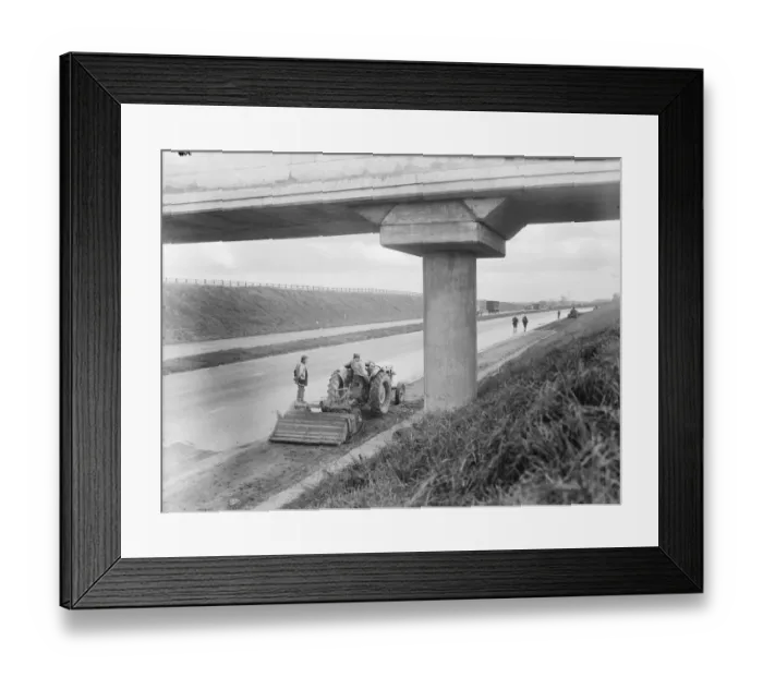 Framed Print : Hardshoulder works JLP01_08_058527 Framed Print : Hardshoulder works JLP01_08_058527