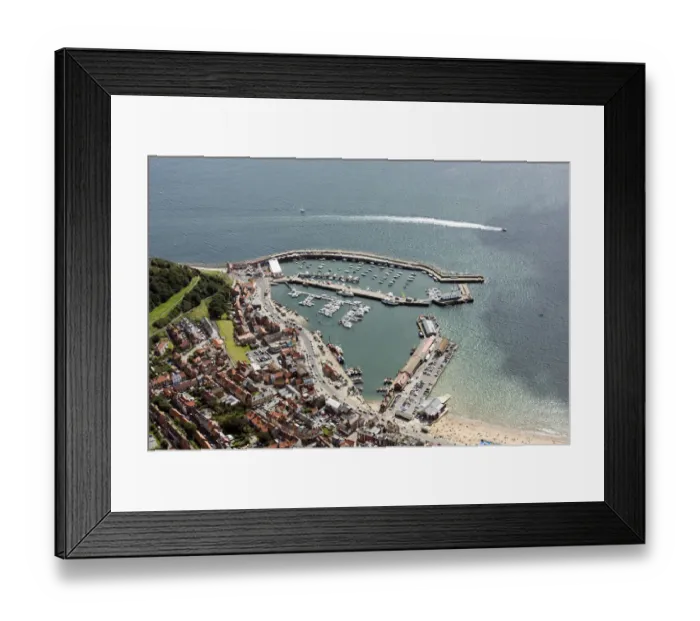 Framed Print : Scarborough harbours 28956_001 Framed Print : Scarborough harbours 28956_001