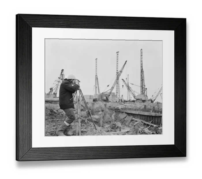 Framed Print : Surveyor JLP01_08_089550 Framed Print : Surveyor JLP01_08_089550