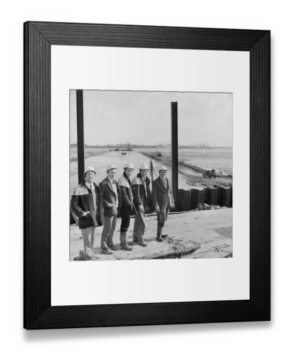 Framed Print : Outfall team JLP01_08_096698