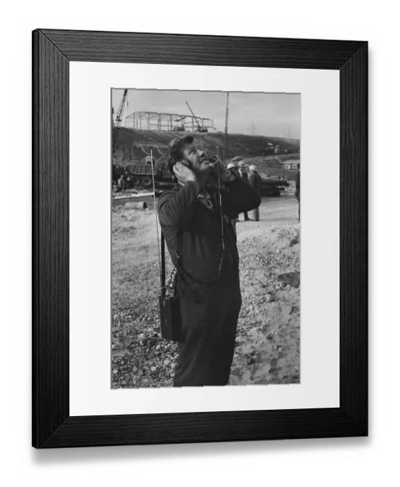 Framed Print : Crane lift director JLP01_08_093216A Framed Print : Crane lift director JLP01_08_093216A