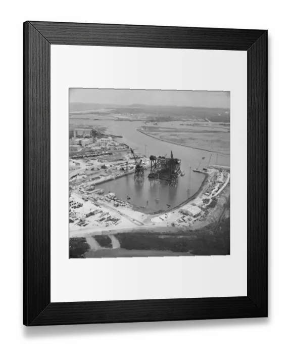 Framed Print : Floating off JLP01_08_099168