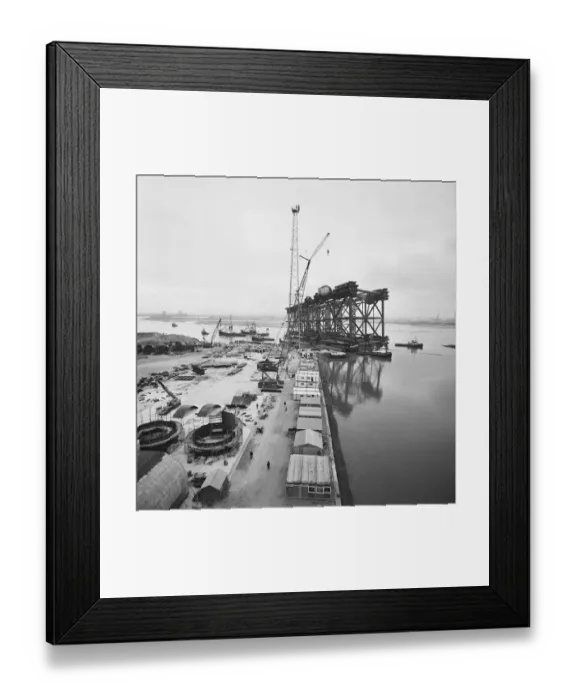 Framed Print : Oil rig leaving dry dock JLP01_08_099183 Framed Print : Oil rig leaving dry dock JLP01_08_099183