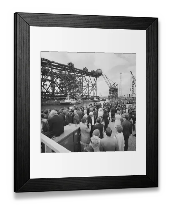 Framed Print : Naming day JLP01_09_752265 Framed Print : Naming day JLP01_09_752265