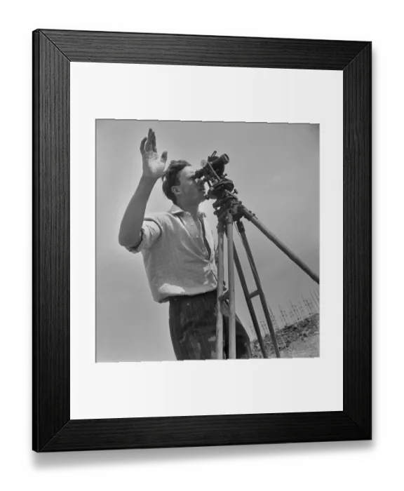 Framed Print : Surveyor jlp01_08_001275