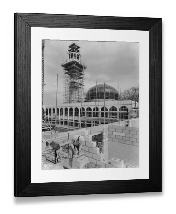 Framed Print : Laying bricks JLP01_09_760967