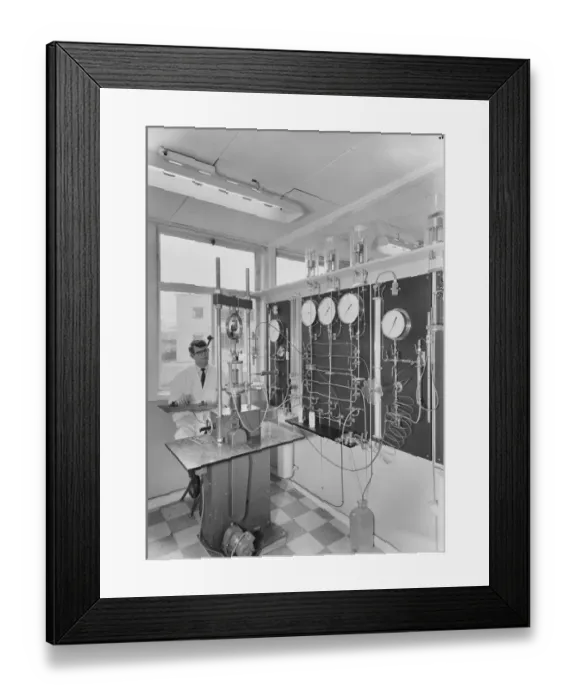 Framed Print : Lager lab JLP01_08_064327a