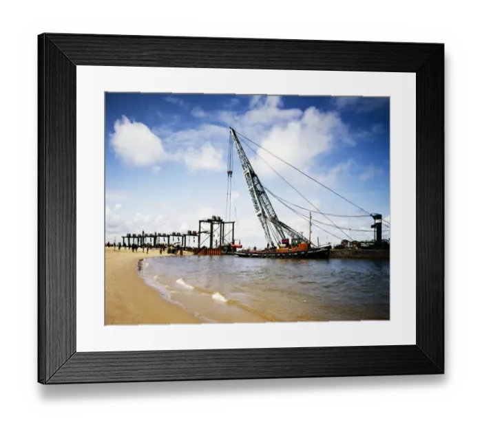 Framed Print : Launching the pipeline JLP01_10_00557