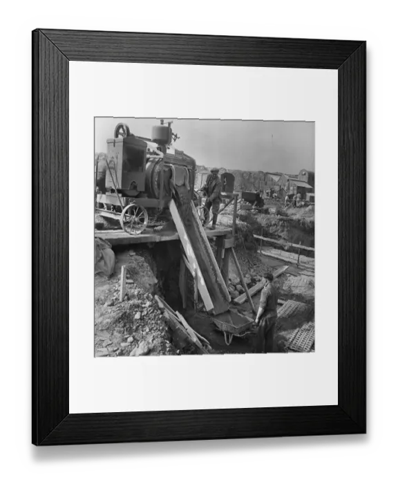 Framed Print : Laying foundations JLP01_08_000860