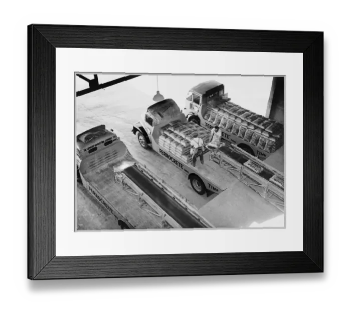 Framed Print : Loading lorries JLP01_01_029_50 Framed Print : Loading lorries JLP01_01_029_50