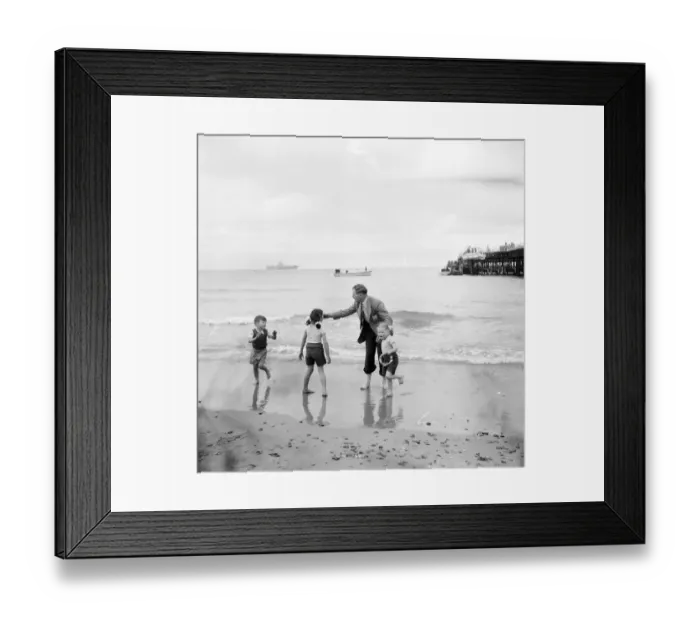 Framed Print : Bournemouth beach JLP01_08_008855