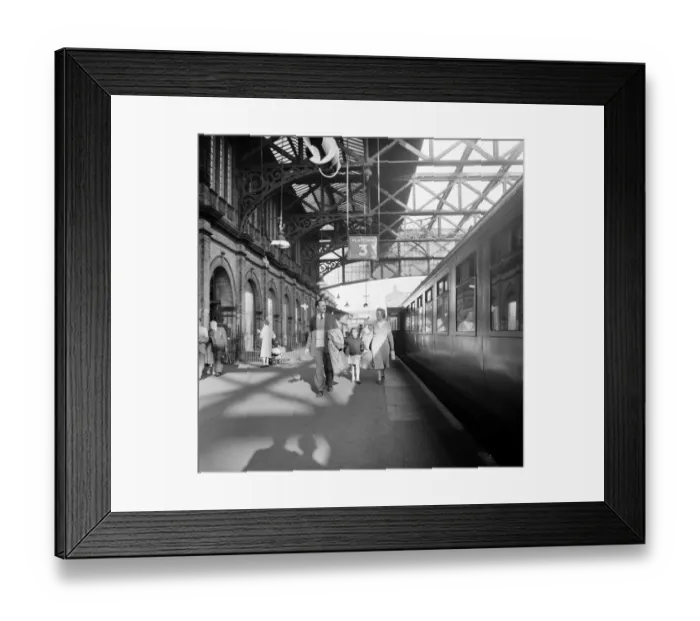 Framed Print : Daytrippers JLP01_08_046876