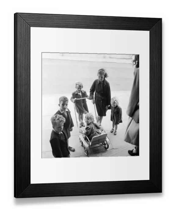 Framed Print : Children JLP01_08_001155