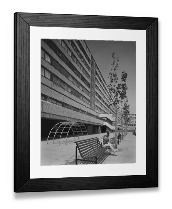 Framed Print : Urban living JLP01_08_087671