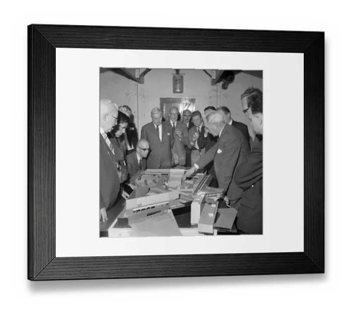 Framed Print : Examining a model JLP01_08_066009