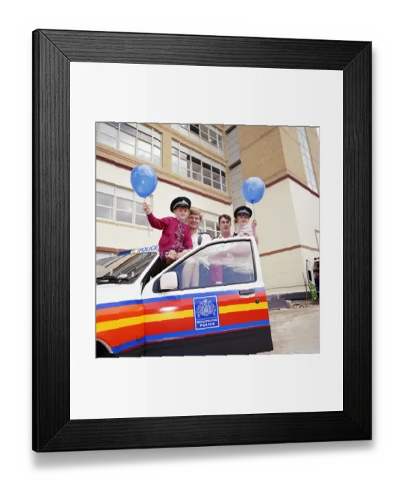 Framed Print : Balloons JLP01_11_54507_06 Framed Print : Balloons JLP01_11_54507_06