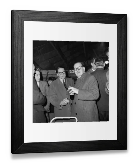 Framed Print : Handshake JLP01_08_061406