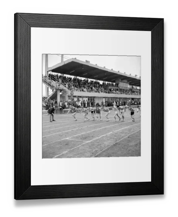 Framed Print : On your marks JLP01_08_073945