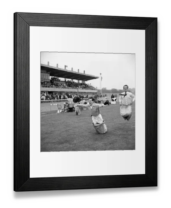 Framed Print : Sack race JLP01_08_073949
