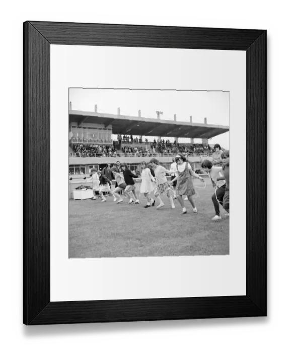 Framed Print : Skipping race JLP01_08_073950 Framed Print : Skipping race JLP01_08_073950
