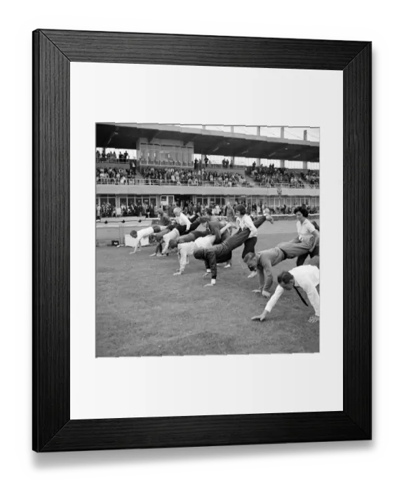 Framed Print : Wheelbarrow race JLP01_08_073952