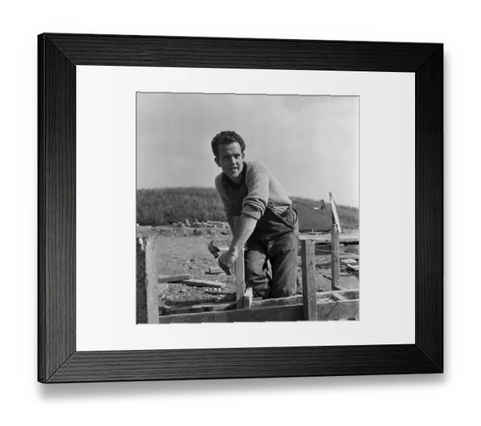 Framed Print : Apprentice joiner JLP01_08_053277