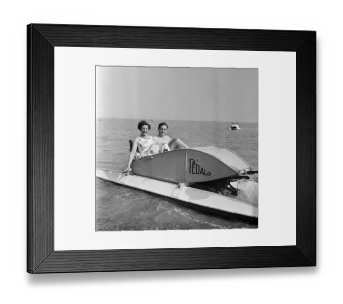 Framed Print : Pedalo JLP01_08_021676