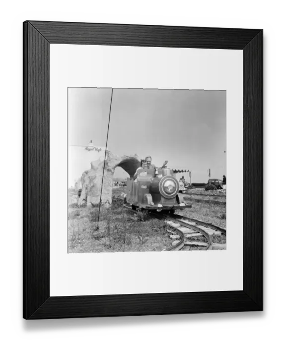 Framed Print : Train ride JLP01_08_021679