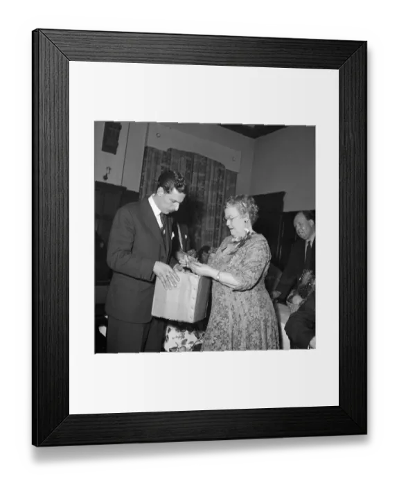 Framed Print : Lucky dip JLP01_08_054089