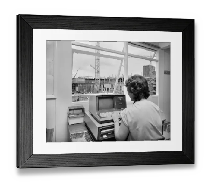 Framed Print : Computer operator JLP01_09_831757