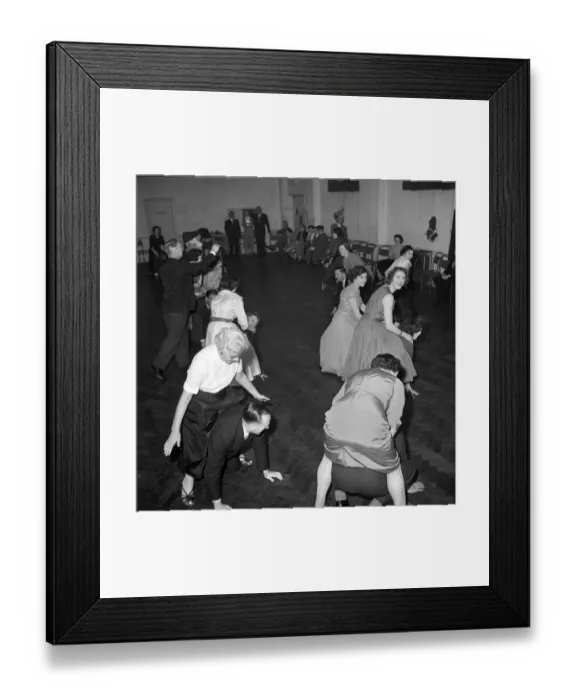 Framed Print : Party games JLP01_08_050874
