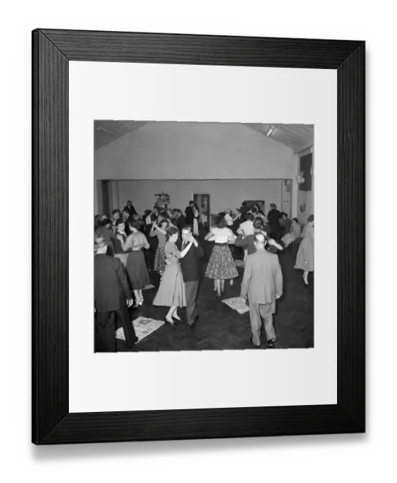 Framed Print : Dancing JLP01_08_050862