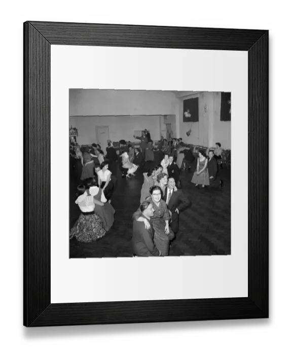 Framed Print : Party games JLP01_08_050875