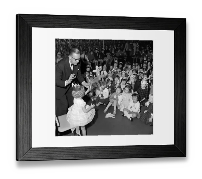 Framed Print : Balloon animal JLP01_08_075283a Framed Print : Balloon animal JLP01_08_075283a