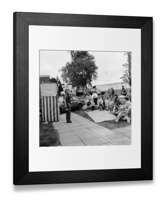 Framed Print : Punch and Judy showman JLP01_09_880388