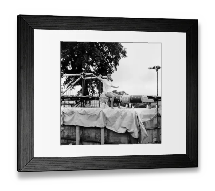 Framed Print : Balanced JLP01_09_880391