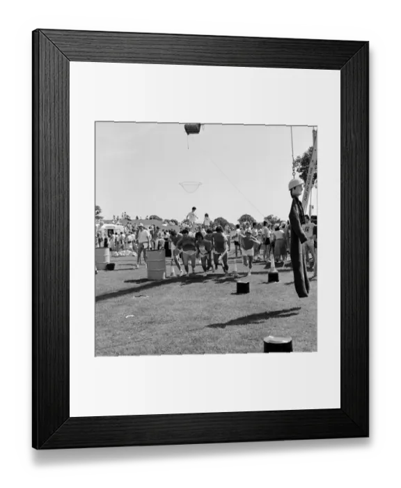 Framed Print : Running team JLP01_09_860863