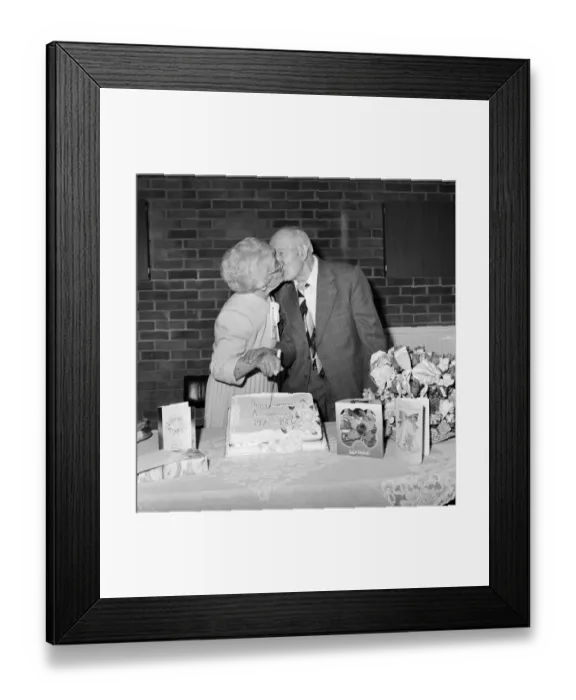 Framed Print : Kiss JLP01_09_870580