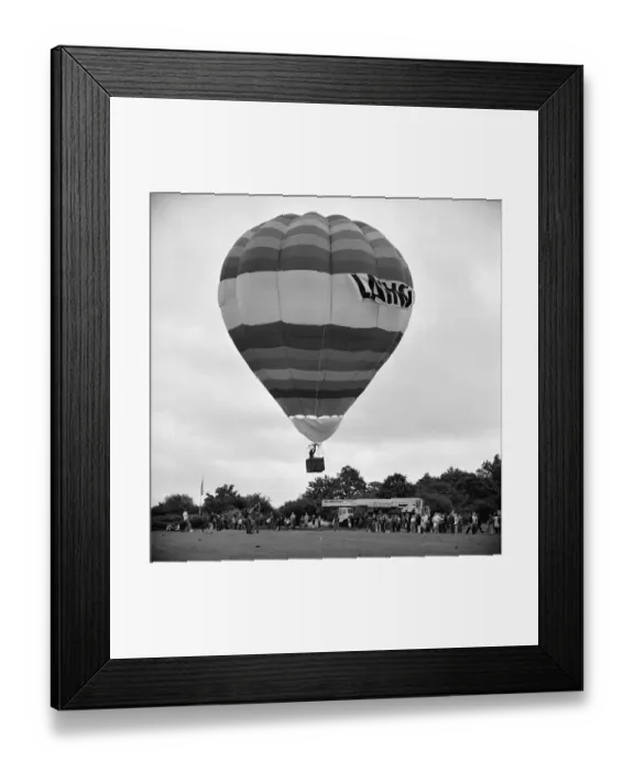 Framed Print : Hot air balloon JLP01_09_771206