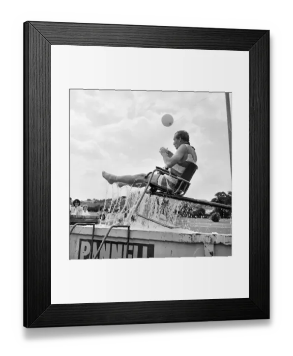 Framed Print : Dunk a director JLP01_09_841341 Framed Print : Dunk a director JLP01_09_841341